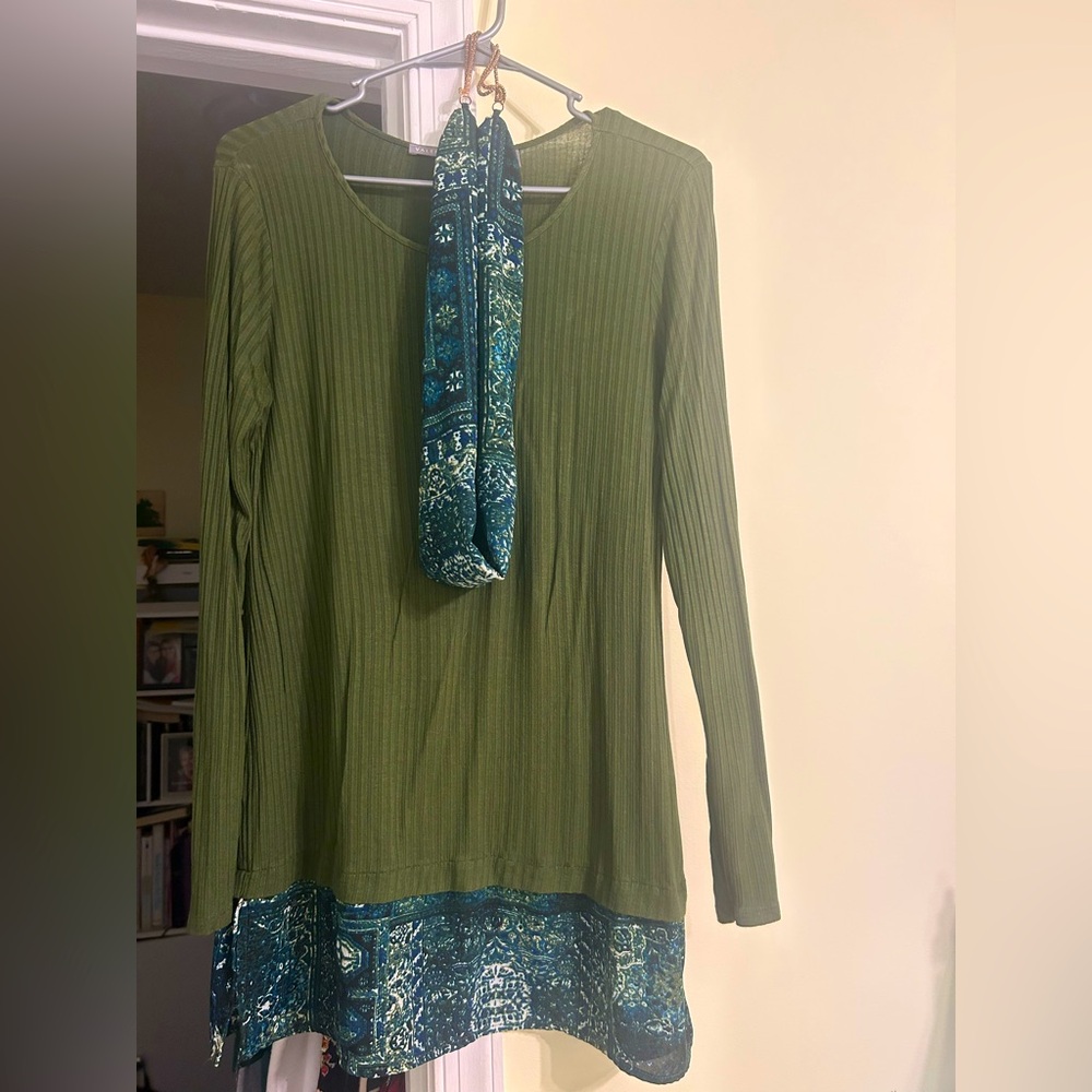 Valerie Stevens Long Sleeve Tunic and Scarf Necklace